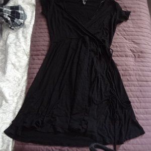 Forever 21 short v neck black dress